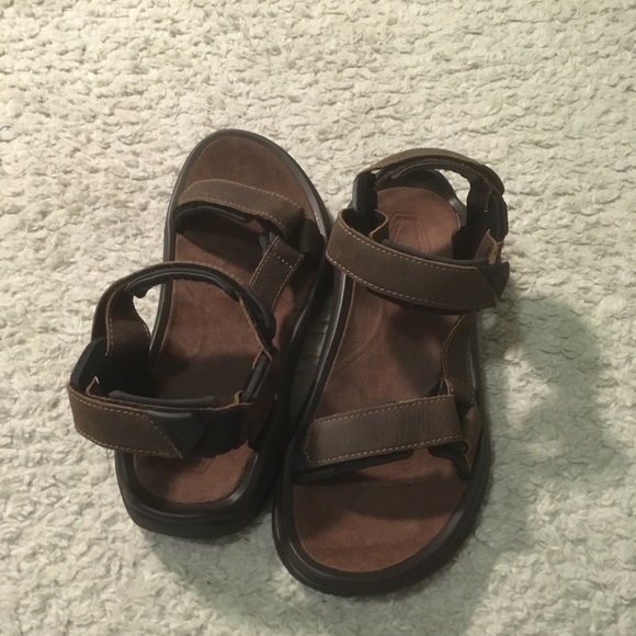 Sandals_&_Flip_Flops